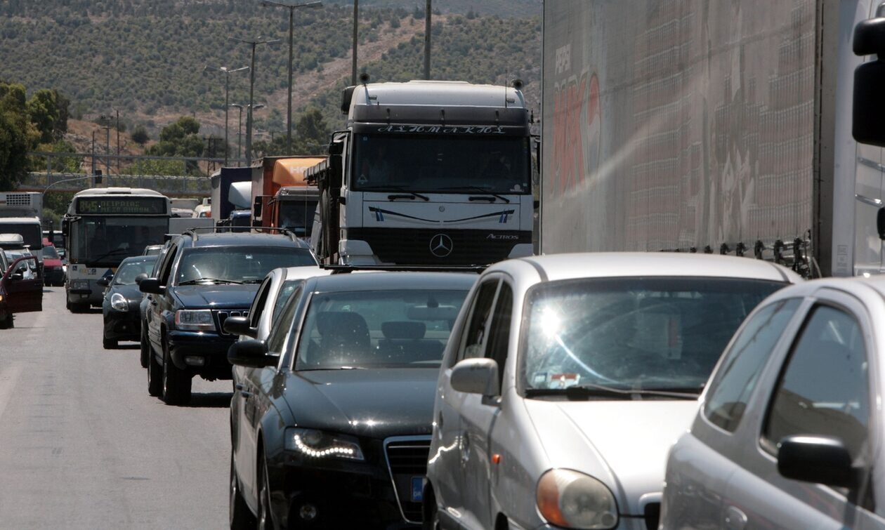 Διαμαρτυρία μελισσοκόμων: Διακοπή κυκλοφορίας στην Λεωφόρο Αθηνών