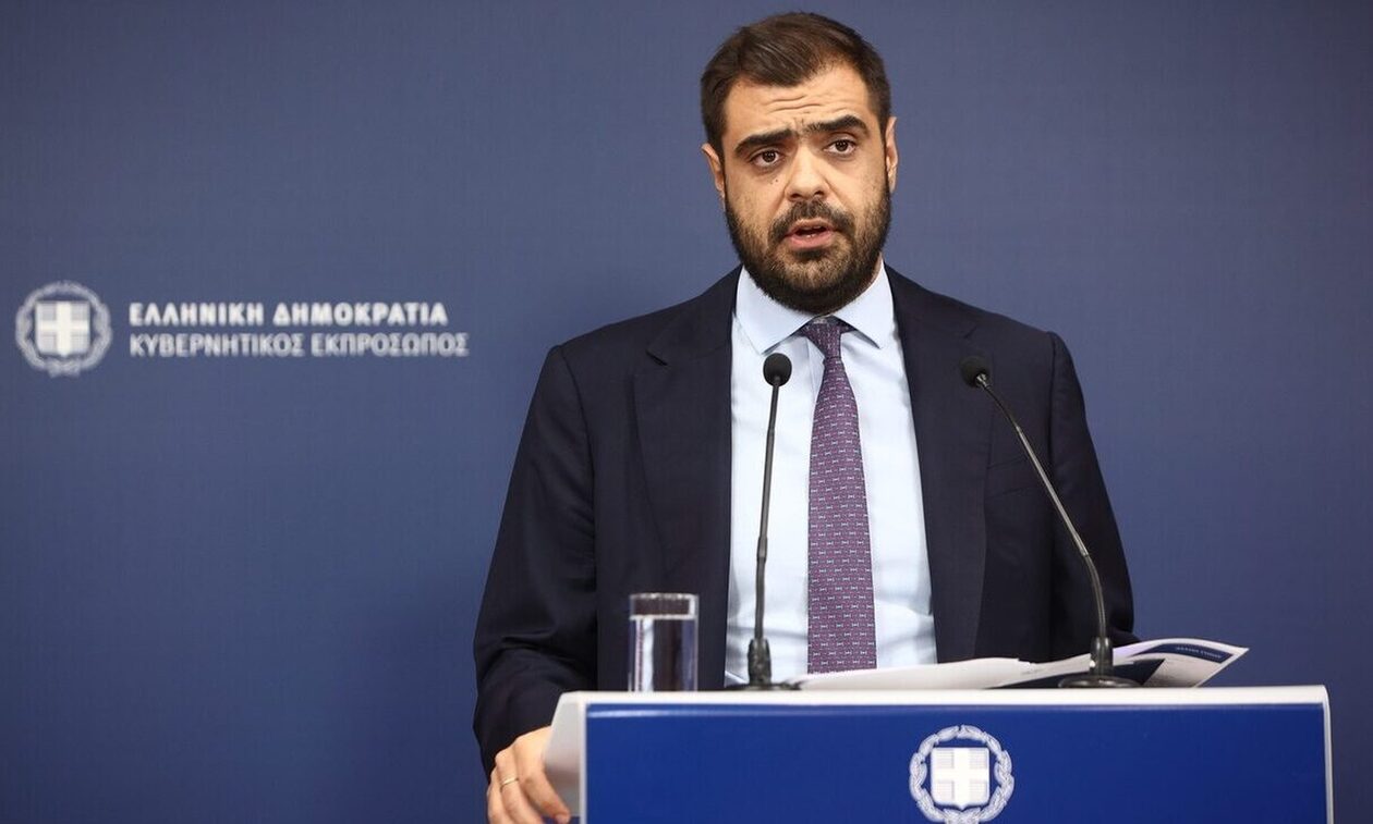 LIVE: Eνημέρωση πολιτικών συντακτών από τον κυβερνητικό εκπρόσωπο Παύλο Μαρινάκη