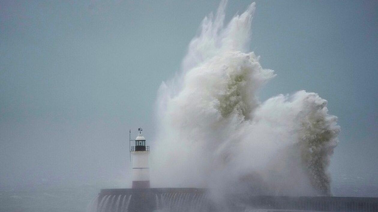 Γαλλία: Ένας νεκρός από την καταιγίδα Λουί που πλήττει το βόρειο τμήμα της χώρας