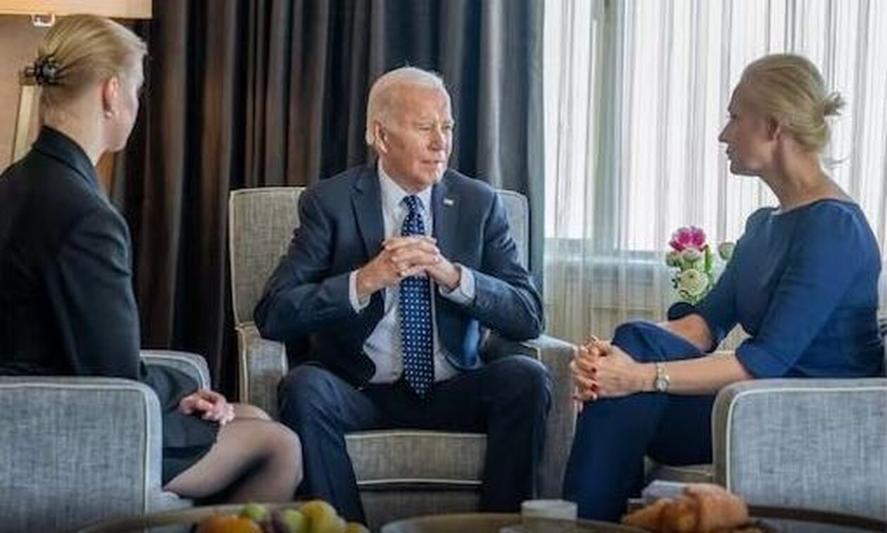 Mπάιντεν: Η νέα γκάφα στη συνάντηση με τη χήρα του Ναβάλνι – Μπέρδεψε το όνομά της