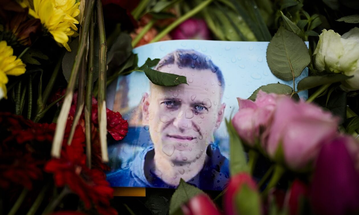 Αλεξέι Ναβάλνι: Ιερείς ζητούν να παραδοθεί η σορός του στην οικογένειά του