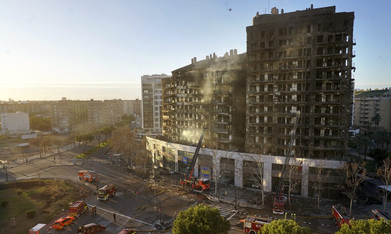 Βαλένθια: Ενός λεπτού σιγή στη μνήμη των θυμάτων που κάηκαν στην 14ωροφη πολυκατοικία