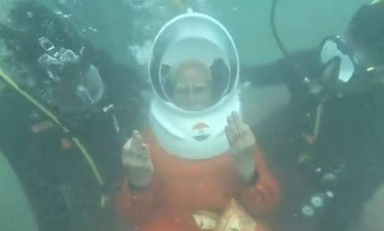 Ινδία: Βίντεο με τον πρωθυπουργό Μόντι να προσεύχεται στον βυθό της θάλασσας