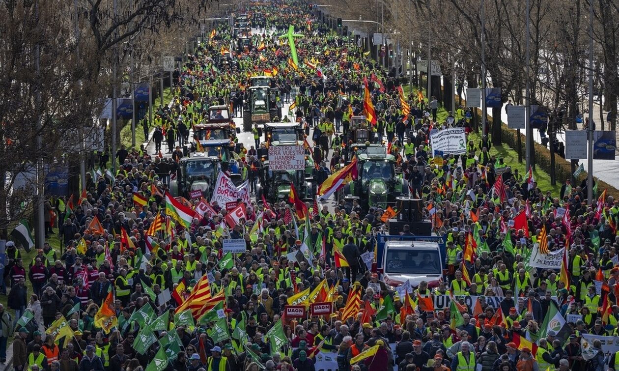 ΕΕ: Γιατί διαμαρτύρονται οι αγρότες στην Ευρώπη – Tι ζητάνε και τι «δίνουν» οι Βρυξέλλες