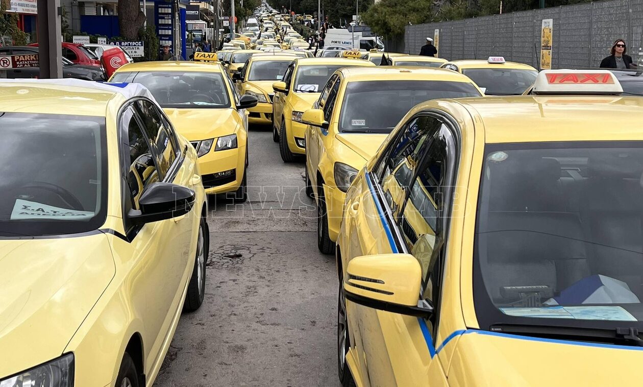 Απεργία ταξί: Αποχώρησαν οι οδηγοί από το Υπουργείο Μεταφορών – Άκαρπη η συνάντηση με την Υφυπουργό