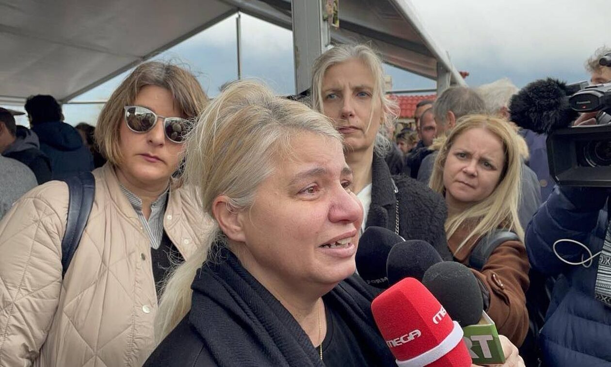 Τέμπη: Σπαράζει η μητέρα της Κλαούντια Λάττα – «Η κόρη μου έκοψε εισιτήριο για τον θάνατο»
