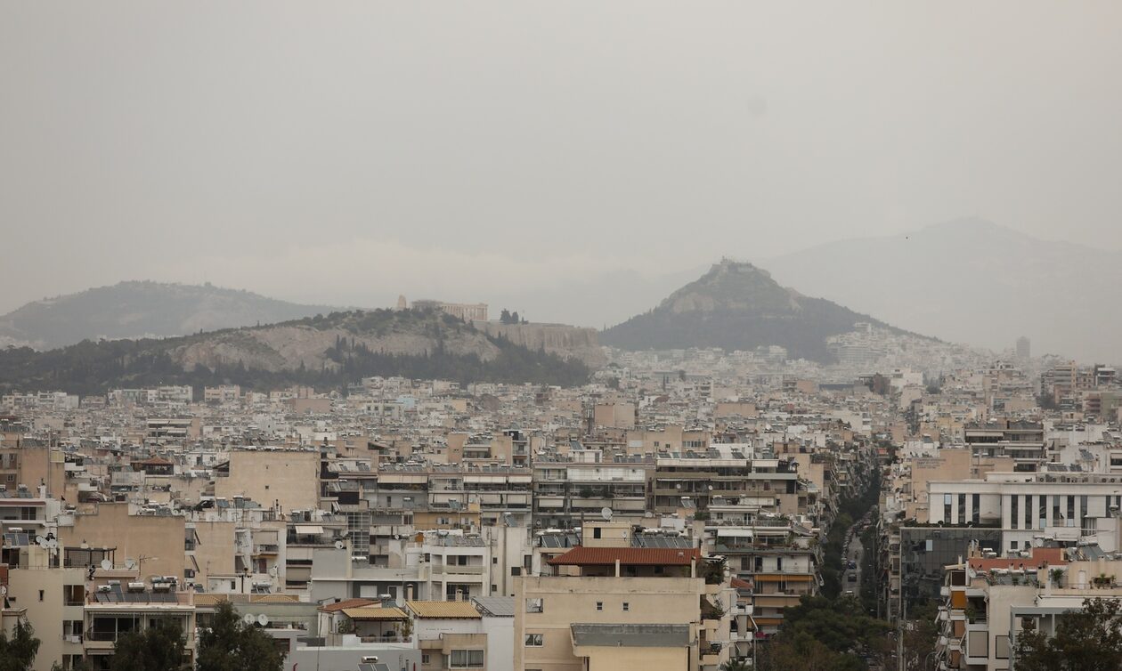 Καιρός: Σαχαριανή σκόνη και λασποβροχές φτάνουν στη χώρα – Πού θα σημειωθούν καταιγίδες