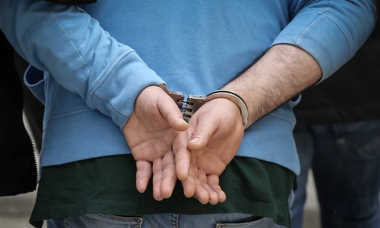 Λάρισα: Συνέλαβαν τον «Ντάμπο» μετά από 11 χρόνια – Το είχε σκάσει από το Δικαστικό Μέγαρο