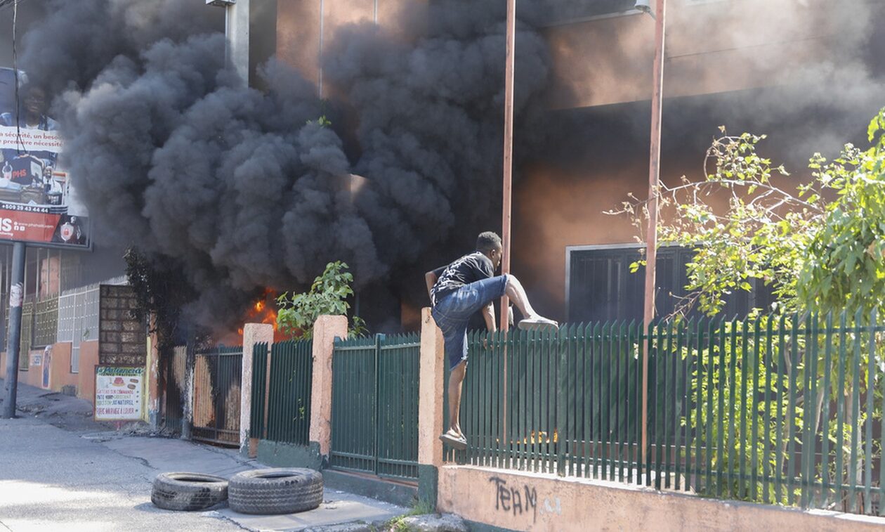 Χάος και αναρχία στην Αϊτή: Κρατούμενοι απειλούν να πάρουν τα ηνία της χώρας – Νεκροί και τραυματίες