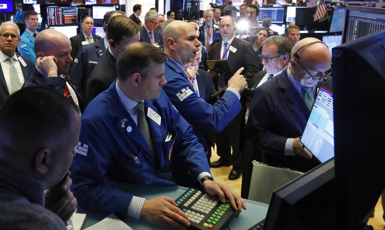 Πτώση και επιφυλακτικότητα στη Wall Street – Oι επενδυτές ετοιμάζονται για την ομιλία Πάουελ