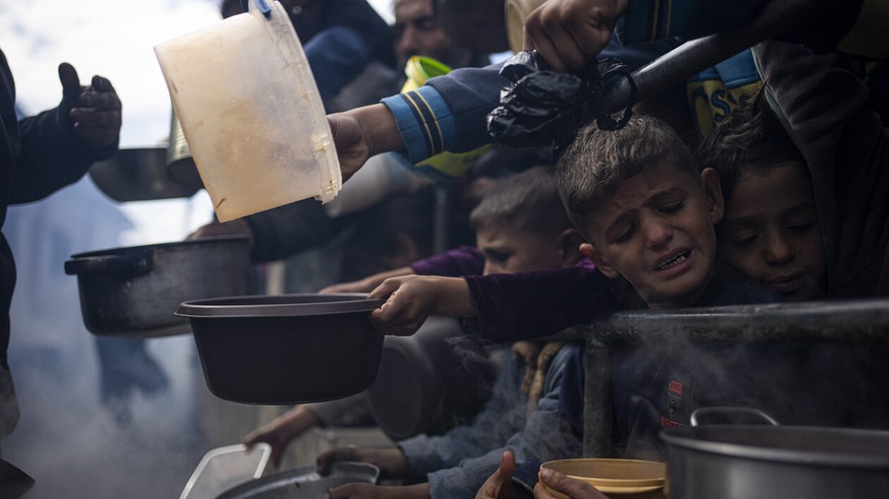 Πόλεμος στο Ισραήλ: Ρίψη ανθρωπιστικής βοήθειας από αμερικανικά και ιορδανικά αεροσκάφη στη Γάζα