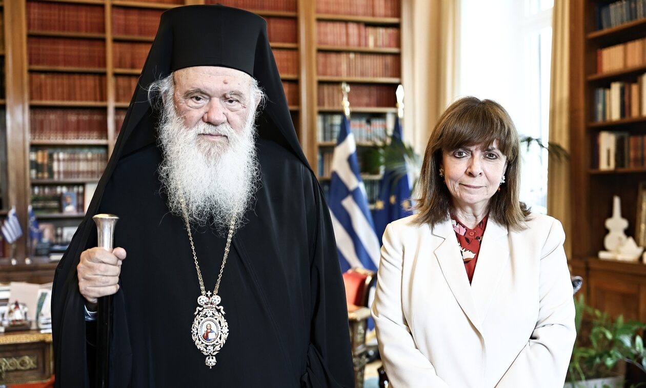 «Πόρτα» από τους Μητροπολίτες στην πρόσκληση Σακελλαροπούλου για γεύμα στο Προεδρικό Μέγαρο