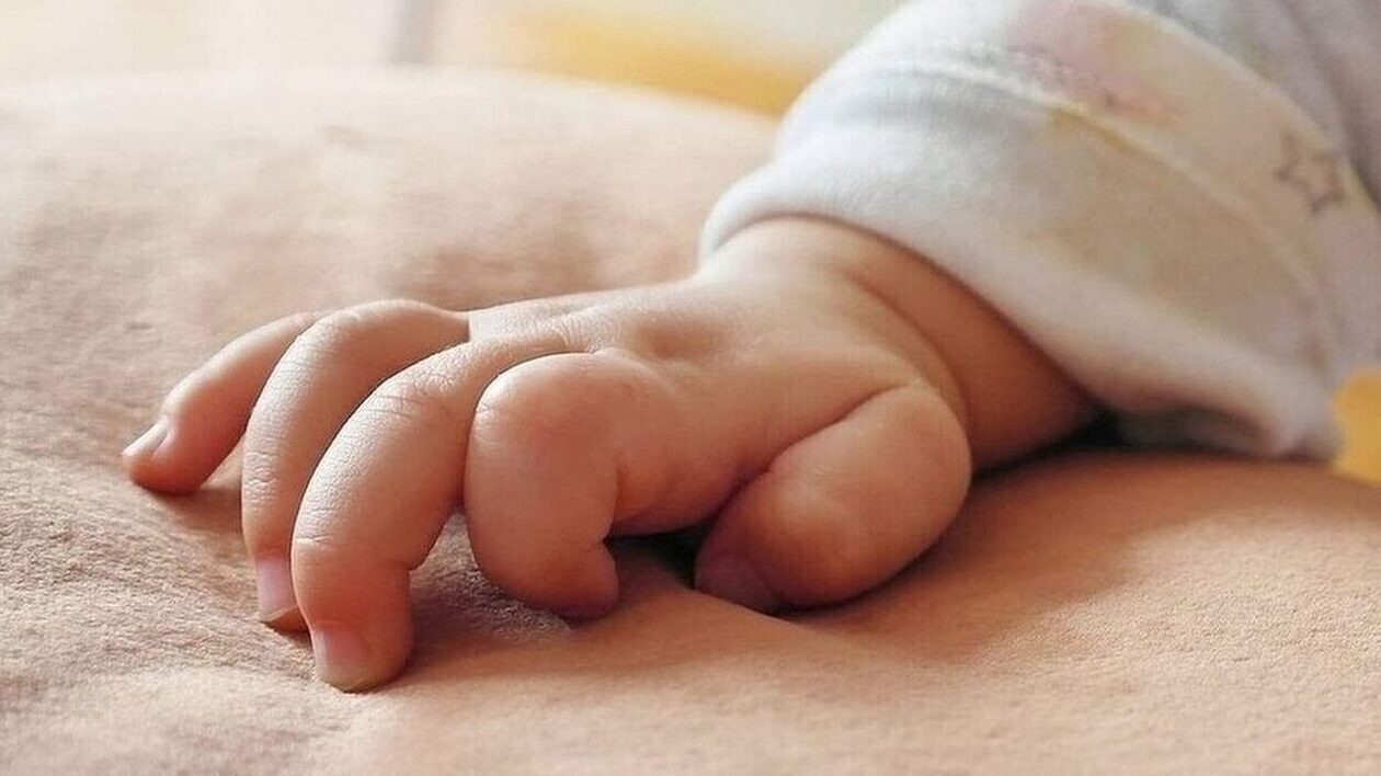 Bρετανία: Πατέρας χτύπησε μέχρι θανάτου το 6 μηνών μωρό του – Καταδικάστηκε σε 15 χρόνια φυλάκισης