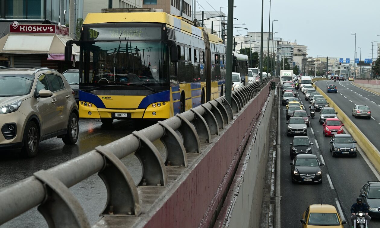 Κίνηση στους δρόμους: Βάσανο ο Κηφισός, καθυστερήσεις σε πολλά σημεία