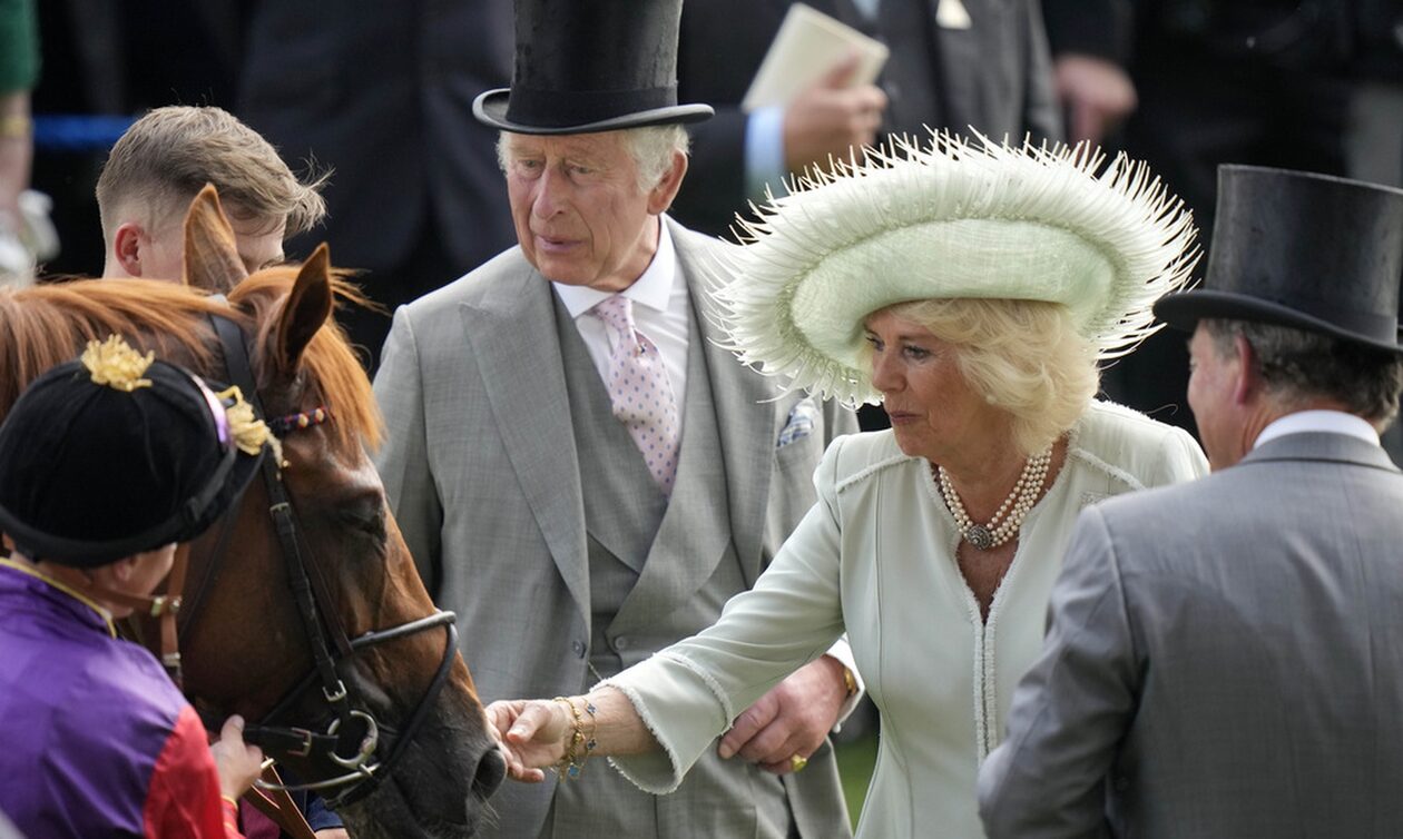 Βασίλισσα Καμίλα: Η σημαντική αποστολή που θα εκτελέσει στο «πόδι» του Καρόλου – Μία παράδοση αιώνων