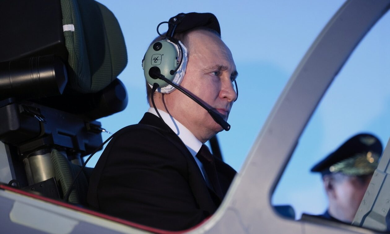 H συνταγή Πούτιν για να έχετε καλή φόρμα – Σε cockpit ο Ρώσος πρόεδρος