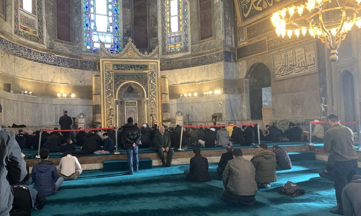 Ρένουν με ροδόνερο την Αγιά Σοφιά για το ραμαζάνι – «Σοβαρές φθορές, το μνημείο κινδυνεύει»