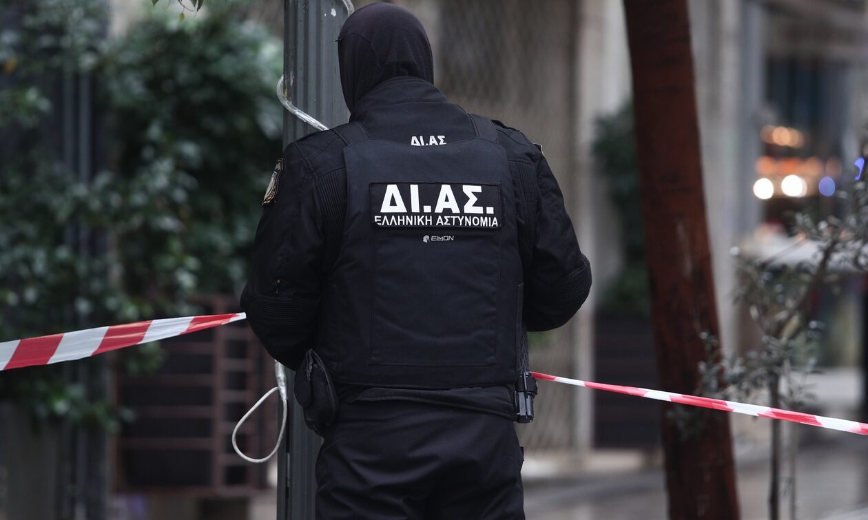 Λήξη συναγερμού για την ύποπτη τσάντα στη Στουρνάρη – Εγινε ελεγχόμενη έκρηξη