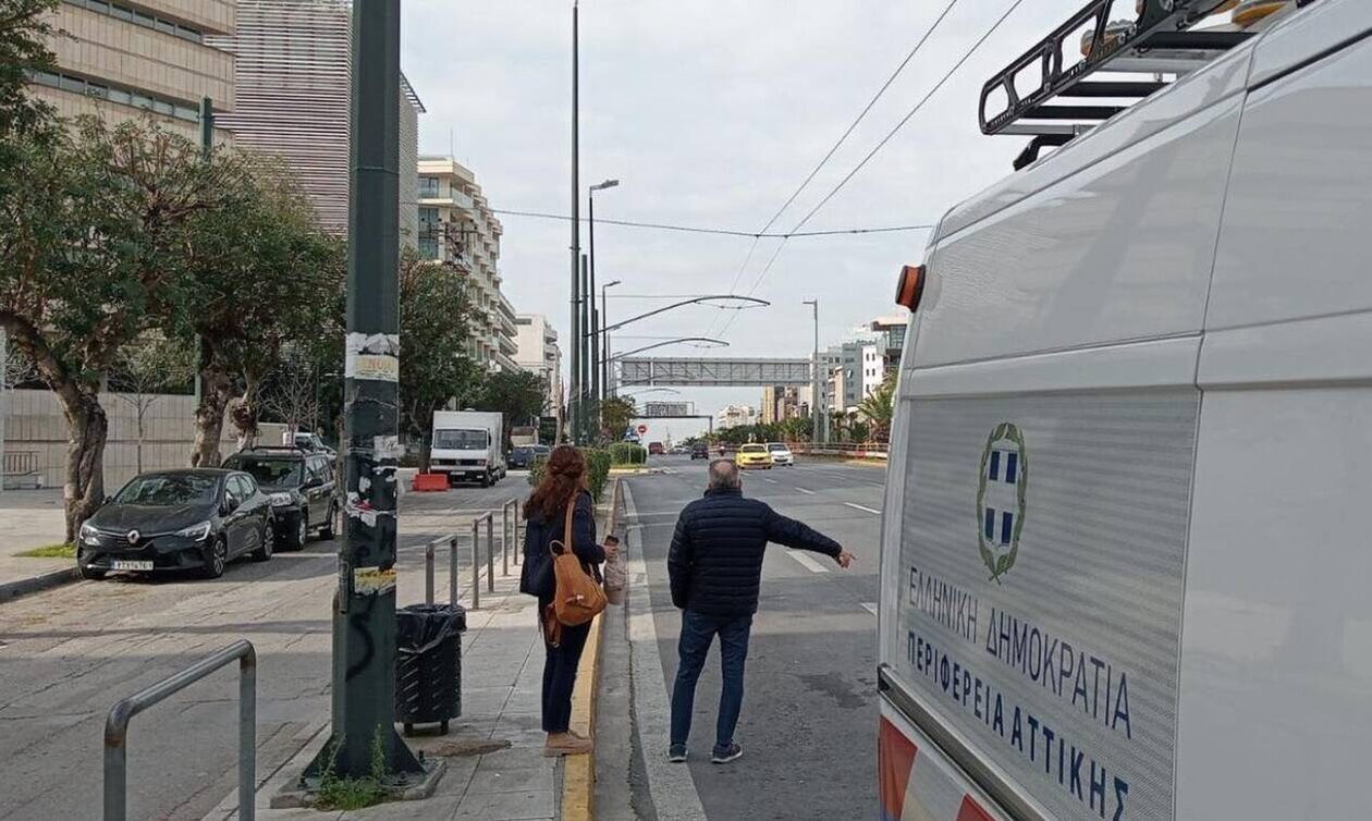 Νέα αφισορύπανση στην Αττική-Με εντολή Χαρδαλιά ξηλώνονται και οι αφίσες του ΚΚΕ