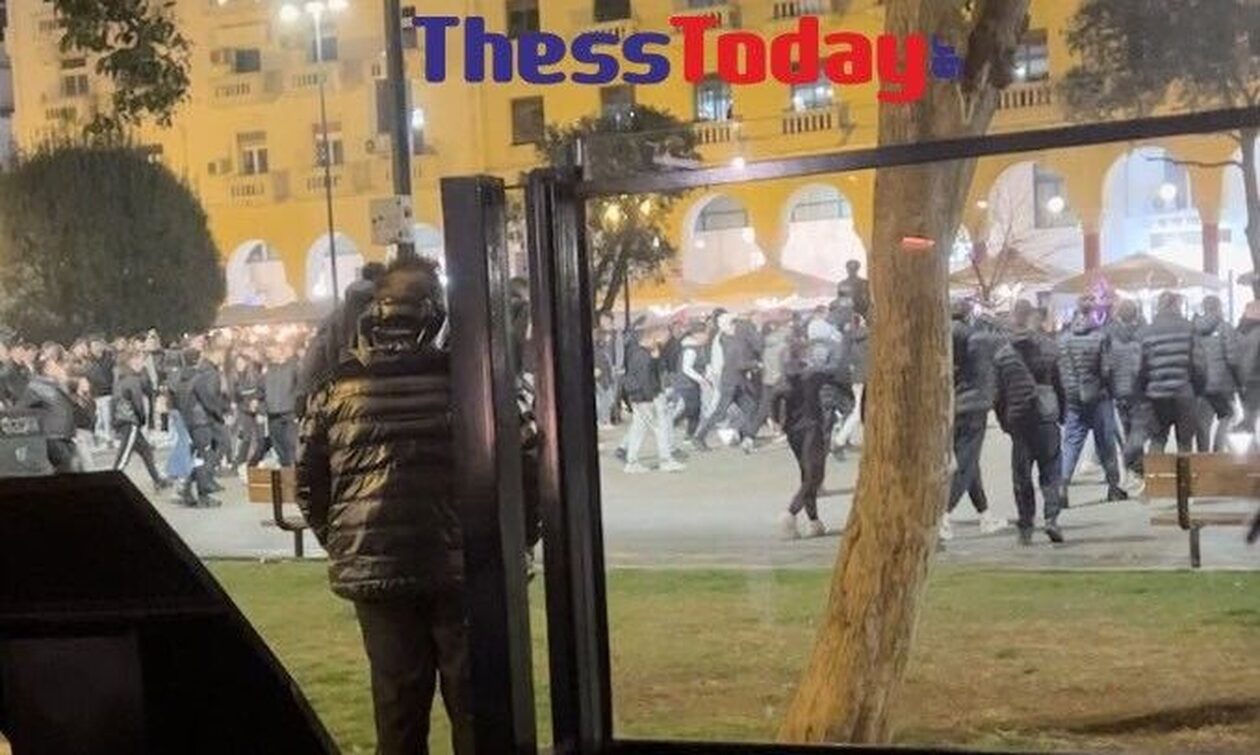 Θεσσαλονίκη: Η στιγμή που 150 άτομα επιτίθενται σε νεαρούς που είχαν ντυθεί αποκριάτικα