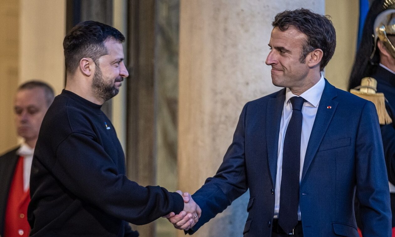 Μακρόν και Ζελένσκι συζήτησαν για τη στρατιωτική ενίσχυση της Ουκρανίας