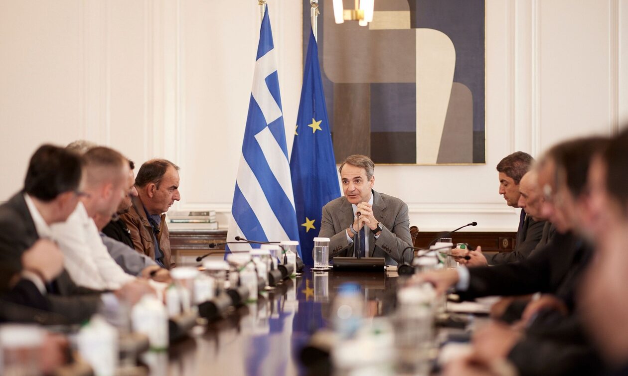 Μητσοτάκης μετά τη συνάντηση με τους αγρότες της Θεσσαλίας: Έχουμε ακόμα πολλή δουλειά μπροστά
