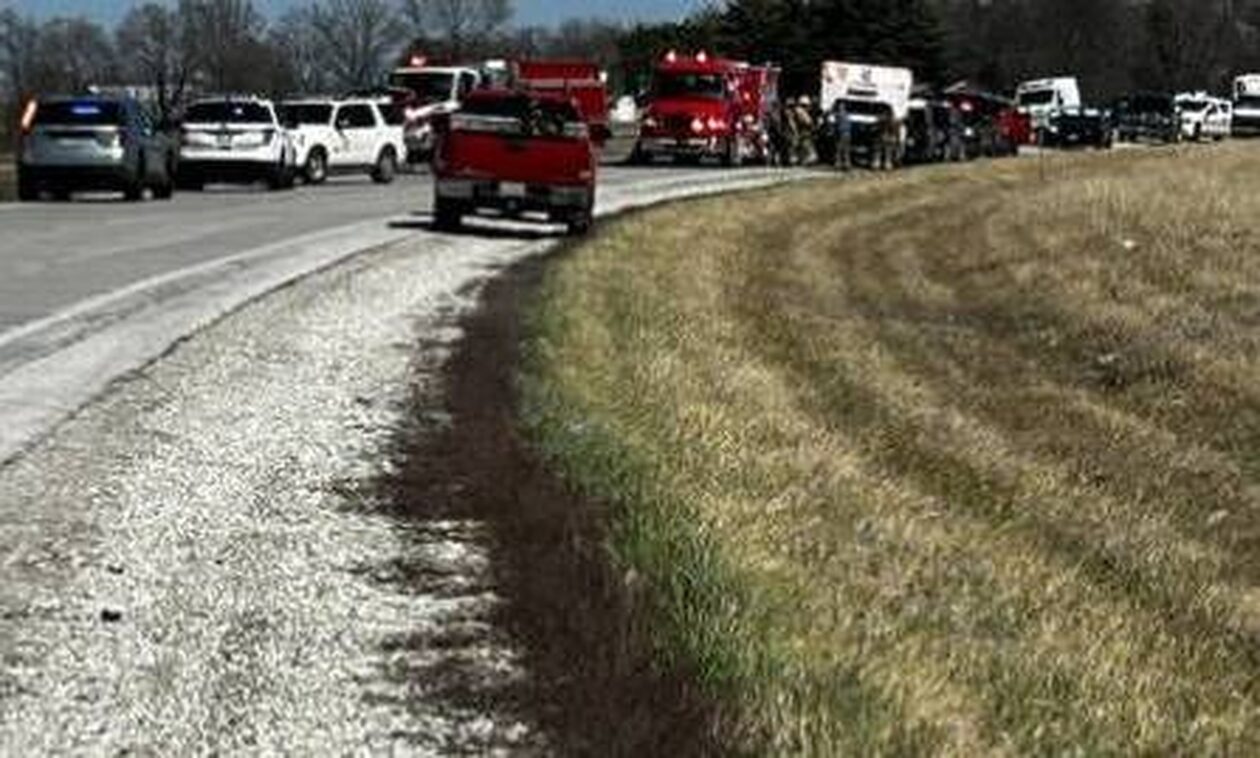 Ιλινόις: Σχολικό λεωφορείο συγκρούστηκε με φορτηγό – Νεκρά τρία παιδιά