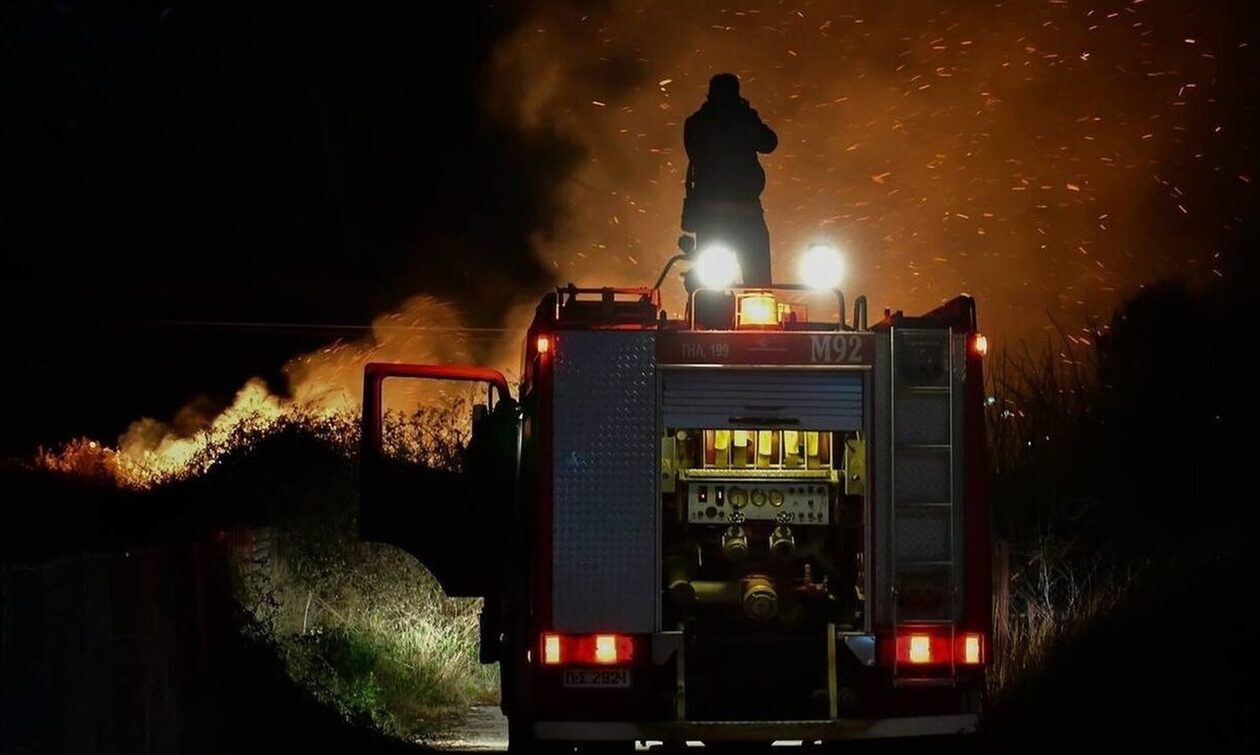 Συναγερμός στην Κρήτη: Φωτιά καίει από τα ξημερώματα εν μέσω ισχυρών ανέμων