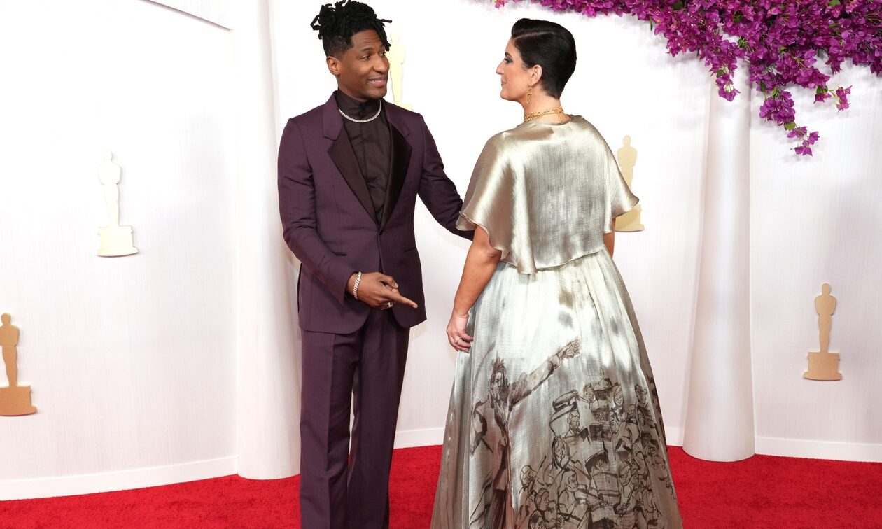 Η Αντζελίνα Τζολί έκανε το ντεμπούτο της ως σχεδιάστρια στα φετινά Όσκαρ – Το φόρεμα που σχεδίασε