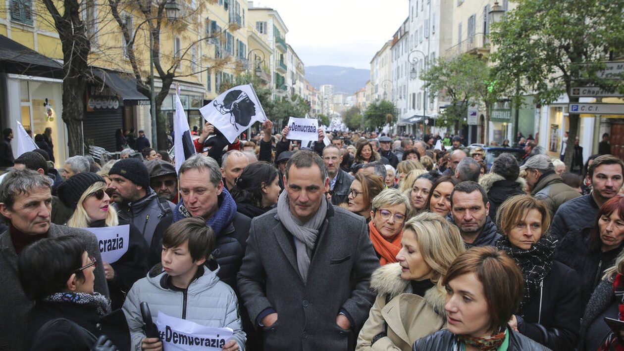Πιο κοντά στην αυτονομία η Κορσική; Συνταγματική μεταρρύθμιση δρομολογεί ο Μακρόν
