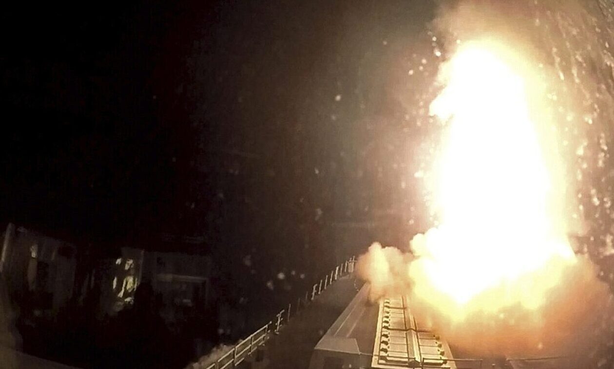 Ερυθρά Θάλασσα: «Συμβάν» 50 ναυτικά μίλια από το λιμάνι Χοντάιντα της Υεμένης – Ακούστηκαν εκρήξεις