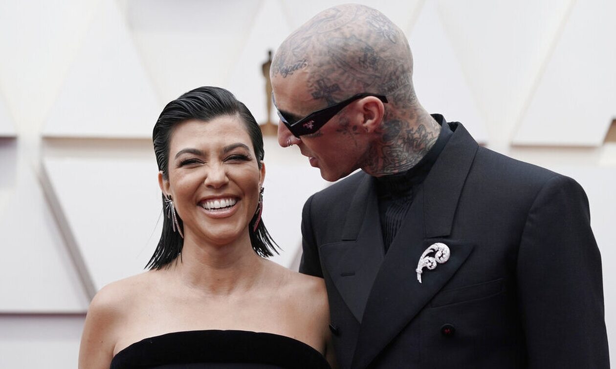 Kόρντεϊ Καρντάσιαν: Θηλάζει τον γιο της και γιορτάζει το θαύμα της μητρότητας