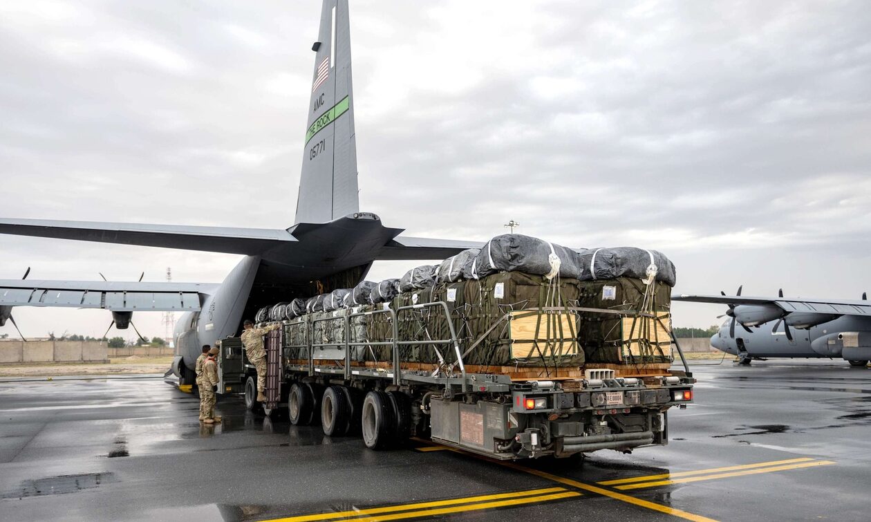 Γάζα: Πλοίο από την Κύπρο ξεφόρτωσε βοήθεια – Ρίχνουν κι από αέρα οι Αμερικανοί