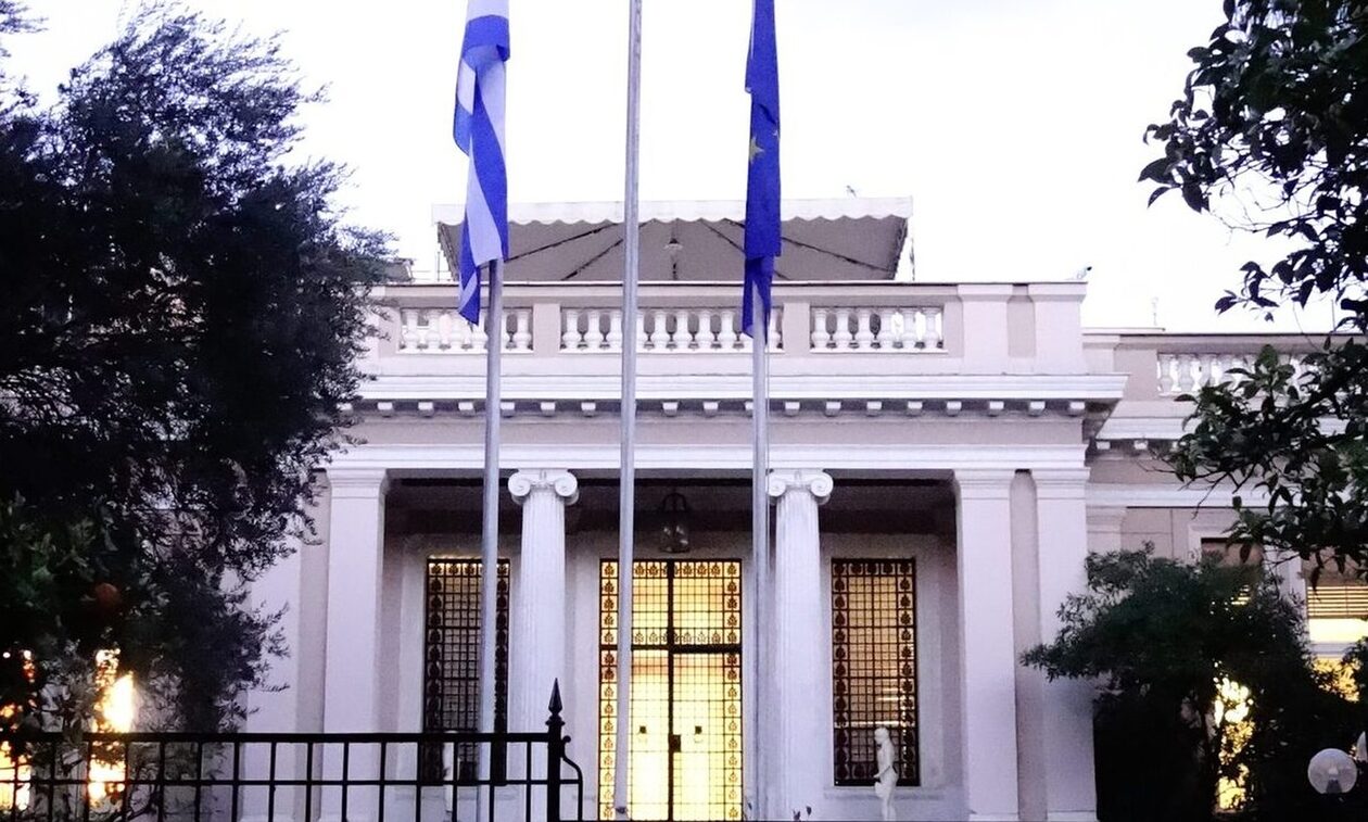 Στο τραπέζι του Μεγάρου Μαξίμου Θάνος Πλεύρης και Μάκης Βορίδης