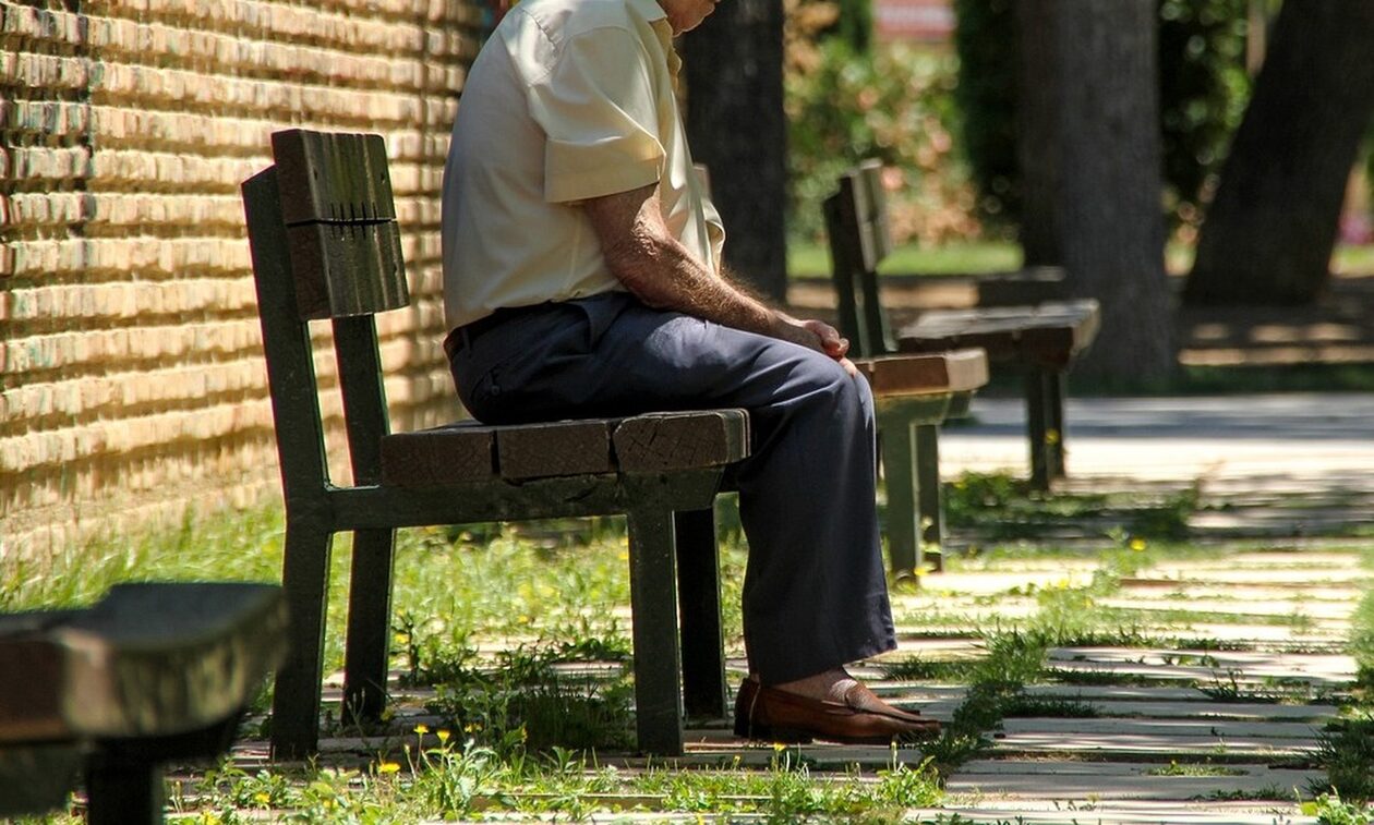84χρονος έκανε πλαστική στα βλέφαρα και τον «φέσωσαν» 32.781 ευρώ