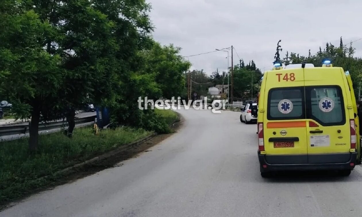 Θεσσαλονίκη: Αυτοκίνητο τούμπαρε σε αυλή σπιτιού