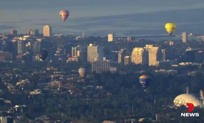 1532767-hot-air-balloons.jpg