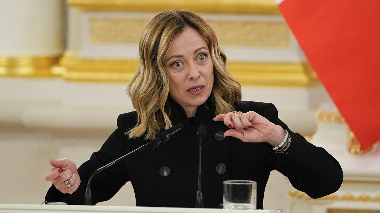 Μελόνι: Κατηγορηματικά αντίθετη με την αποστολή χερσαίων δυνάμεων στην Ουκρανία