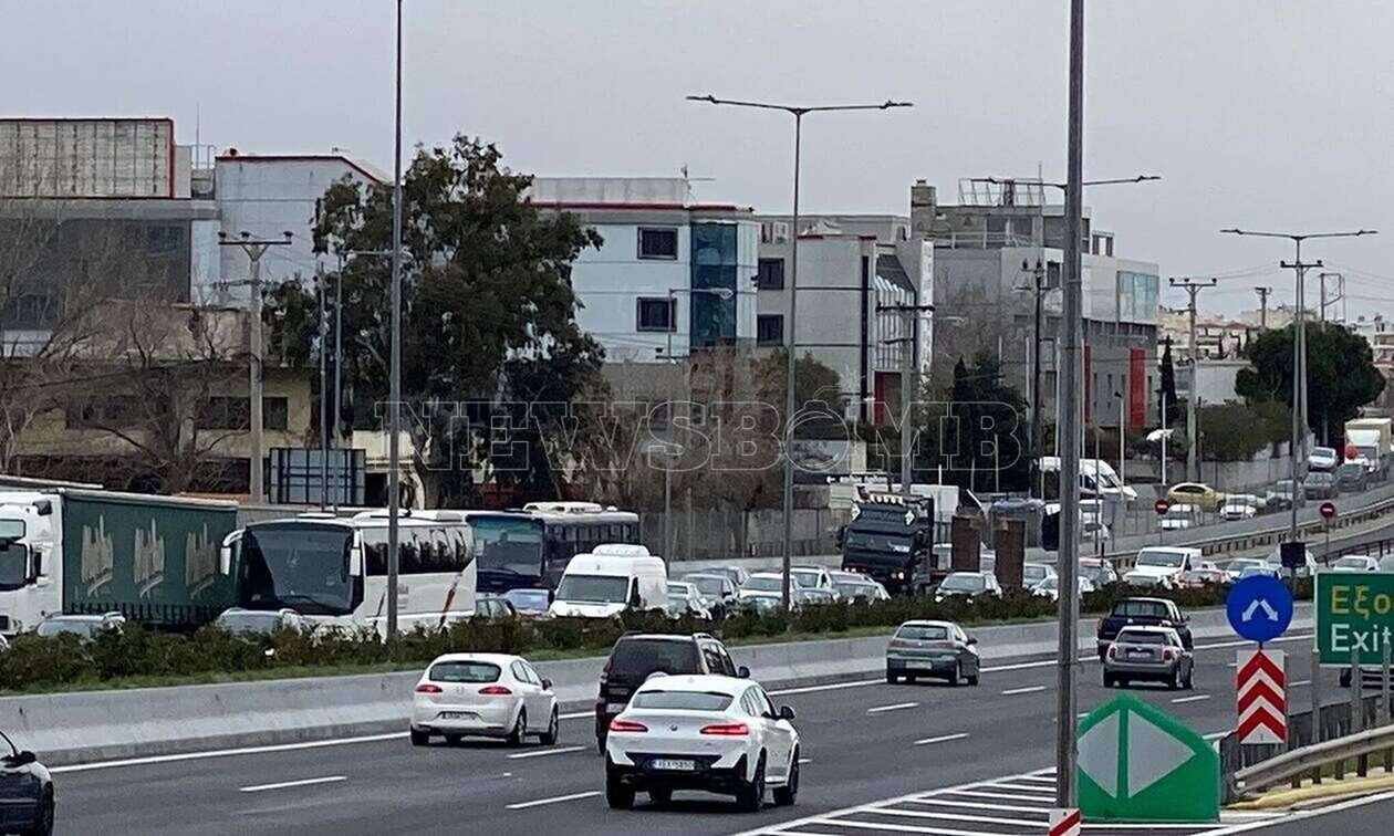 Κηφισός: Τροχαίο ατύχημα στον κόμβο Καλυφτάκη – Διακόπηκε η κυκλοφορία στην Κύμης