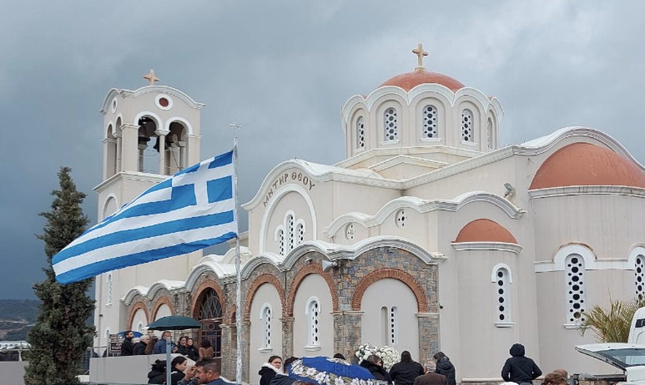 Κρήτη: Θρήνος και οδύνη στην κηδεία του 33χρονου που σκοτώθηκε από φωτοβολίδα