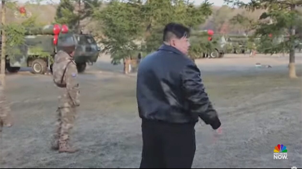 Βόρεια Κορέα: Ο Κιμ Γιονγκ Ουν επέβλεψε δοκιμή κινητήρα υπερηχητικού πυραύλου