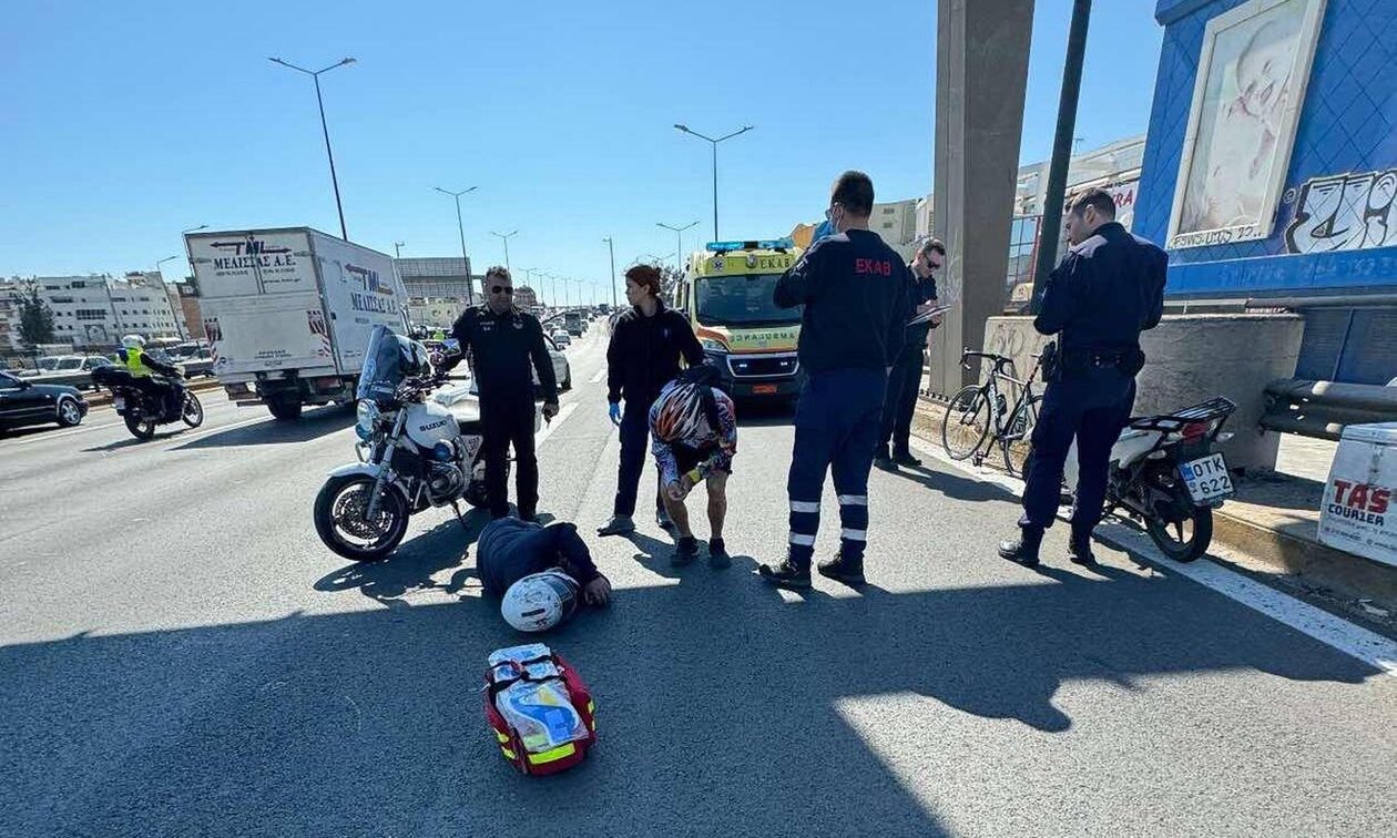 Ποδηλάτης παρέσυρε μοτοσικλετιστή στον Κηφισό, τον τραυμάτισε και προσπάθησε να διαφύγει