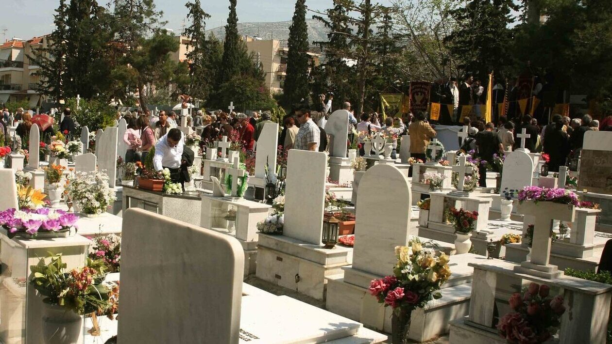 Aμαλιάδα: Η τελευταία ανάρτηση πριν αυτοκτονήσει πάνω στον τάφο του πατέρα του