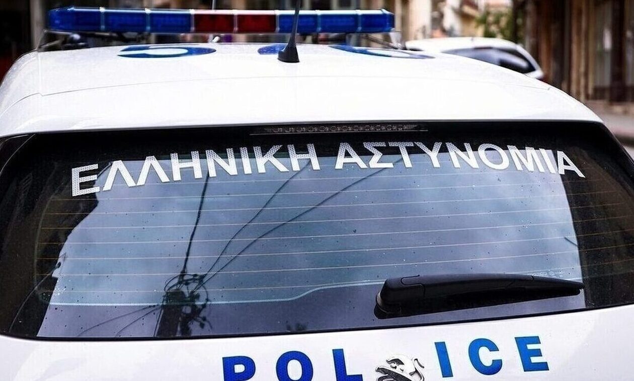 Τρόμος για 85χρονη στη Βάρη: Κουκουλοφόροι την λήστεψαν με την απειλή μαχαιριού