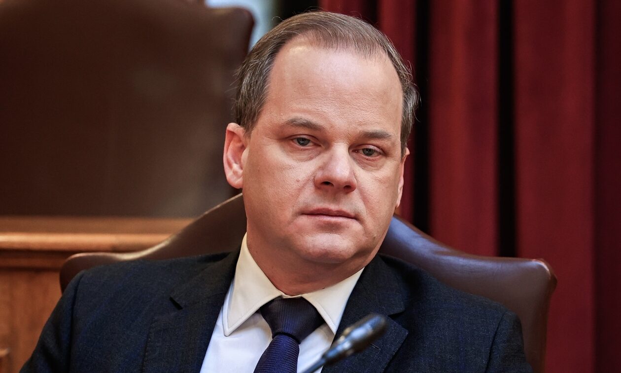 «Δεν προκύπτει ζήτημα με τον κ. Καραμανλή», αναφέρουν πηγές του Μαξίμου