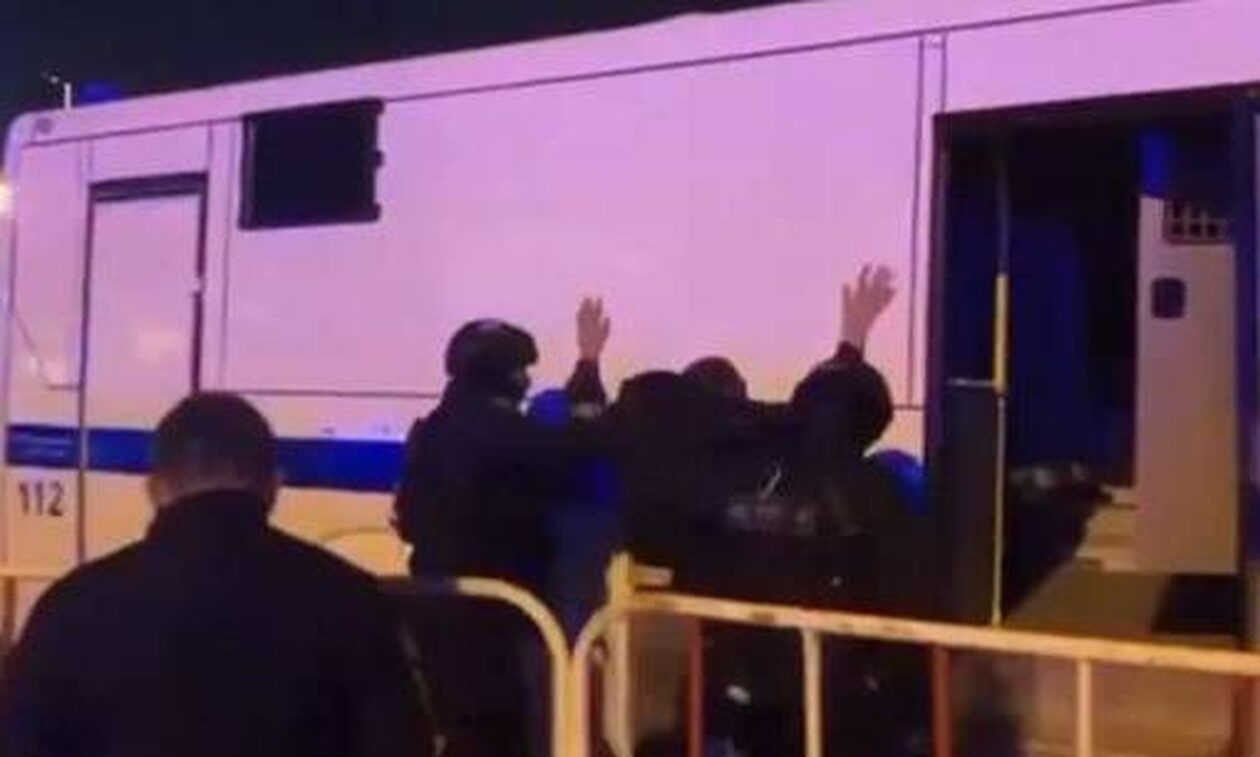 Ένοπλη επίθεση στη Μόσχα: Βίντεο από τη σύλληψη υπόπτου