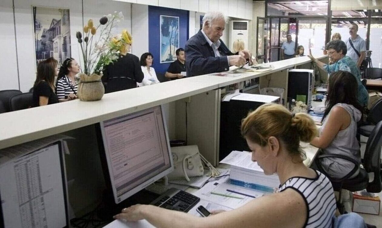 Ποιοι θα παίρνουν τώρα το μπόνους στο Δημόσιο – Έως και δύο έξτρα μισθοί ετησίως