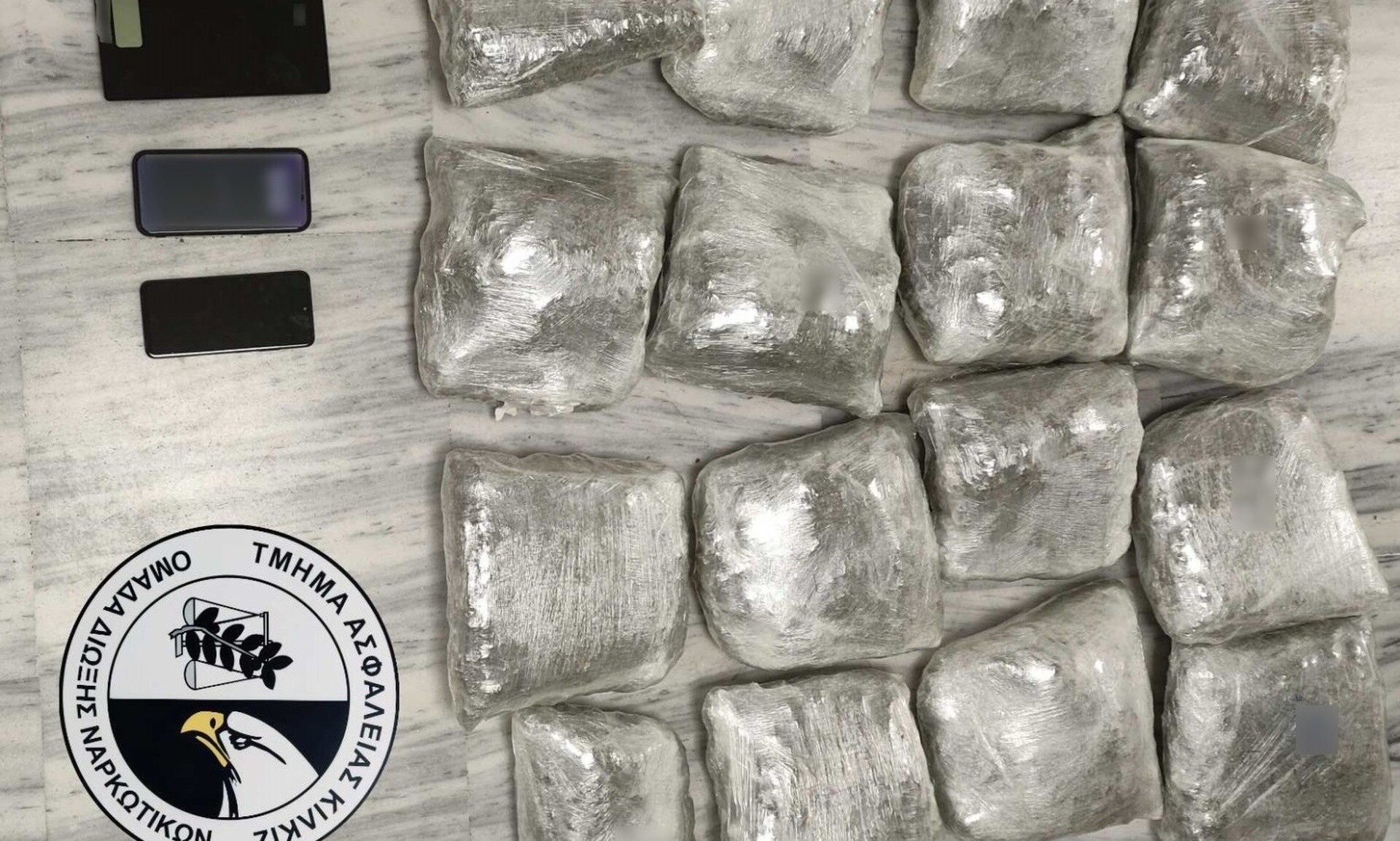 Θεσσαλονίκη: 30χρονος έκρυβε 16 κιλά κάνναβης στον καναπέ του σπιτιού του