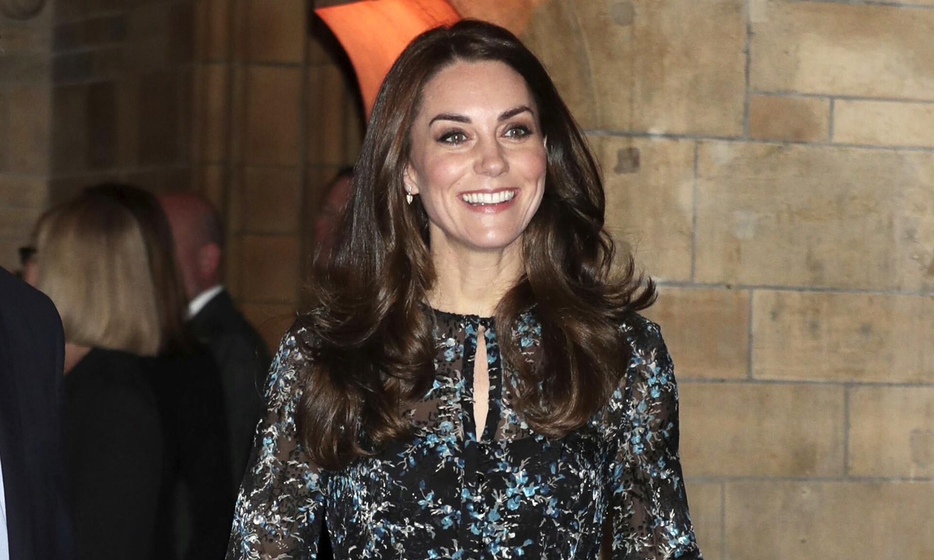 Κέιτ Μίντλετον: Συρρέουν στο κάστρο του Ουίνδσορ οι θαυμαστές της και αφήνουν λουλούδια και γράμματα