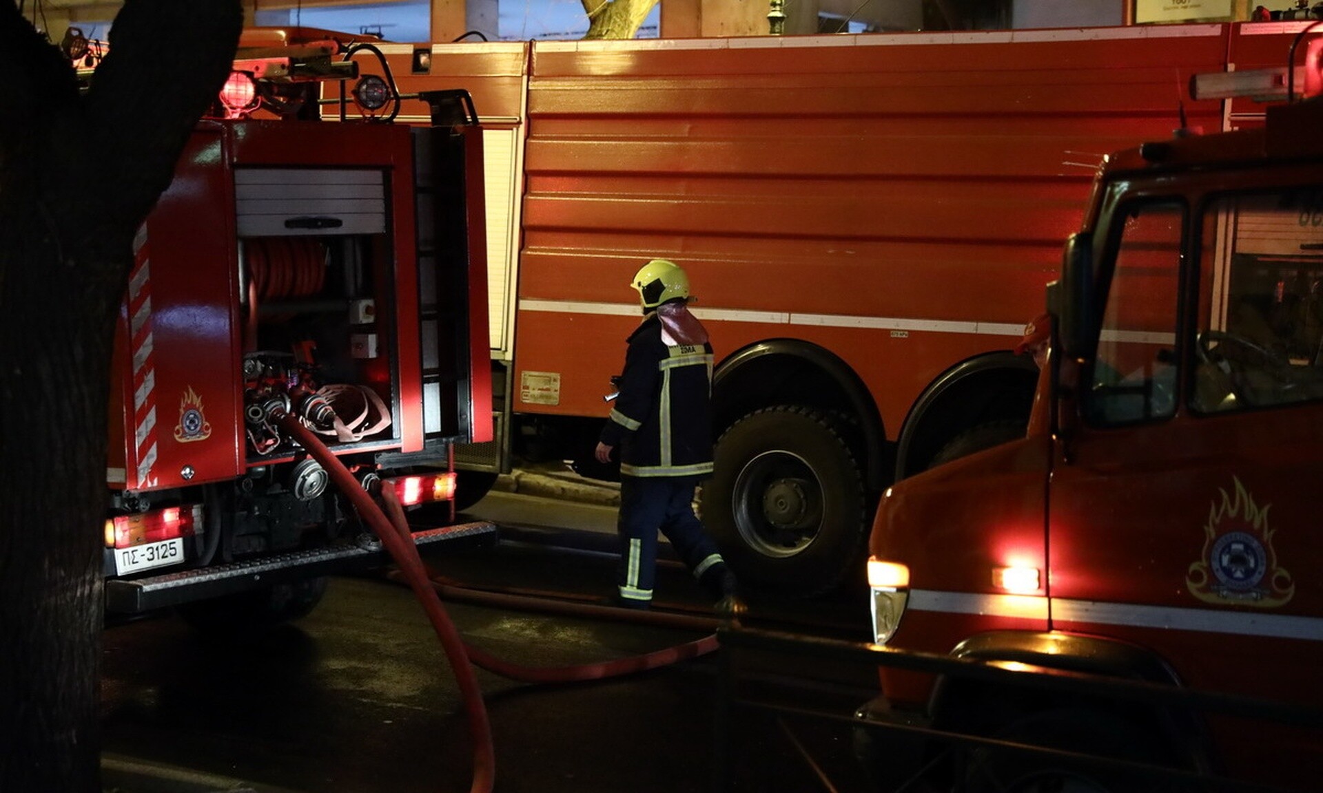 Φωτιά σε διαμέρισμα στην Κηφισιά – Απεγκλωβίστηκαν δύο άτομα χωρίς τις αισθήσεις τους